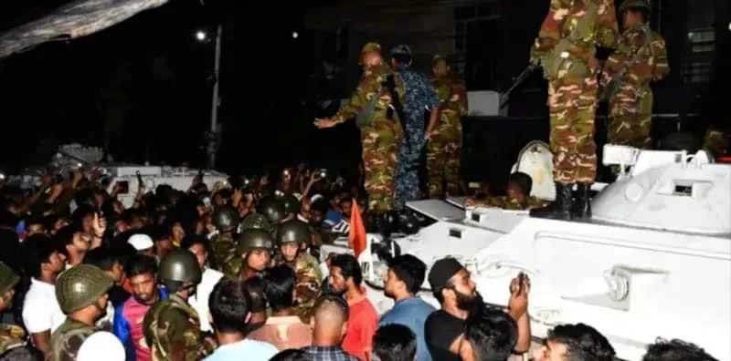 আইনশৃঙ্খলা নিয়ন্ত্রণে সেনাবাহিনীর ভূমিকা নিয়ে প্রশ্ন উঠছে কেন?